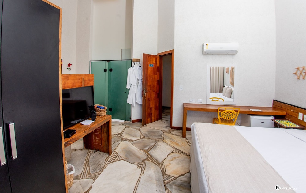 Pier Beach Hotel 18/68