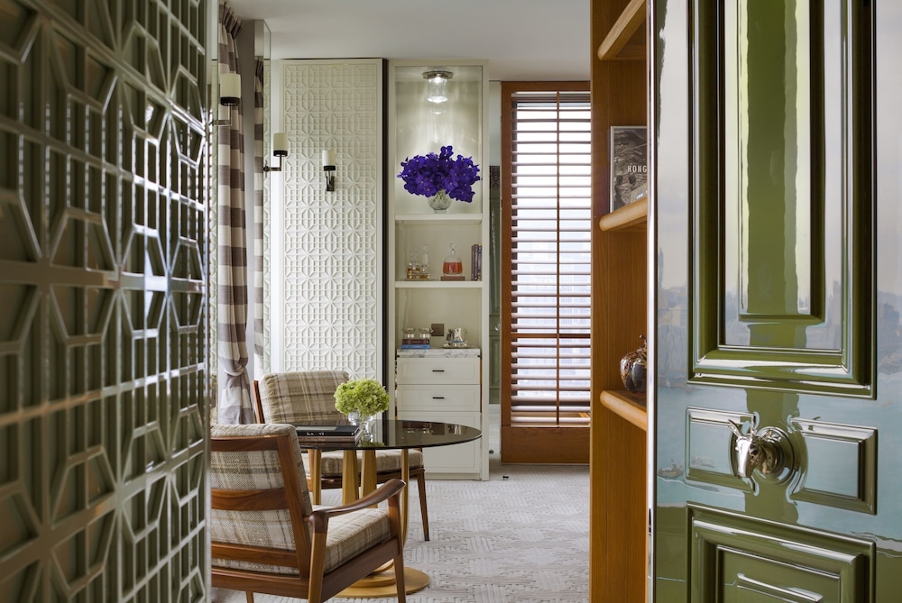 Rosewood Hong Kong 75/85