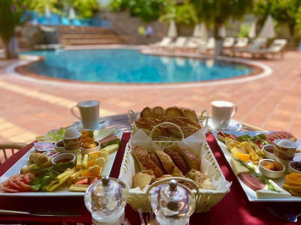Mountain Valley Apart Hotel & Villas 18/50