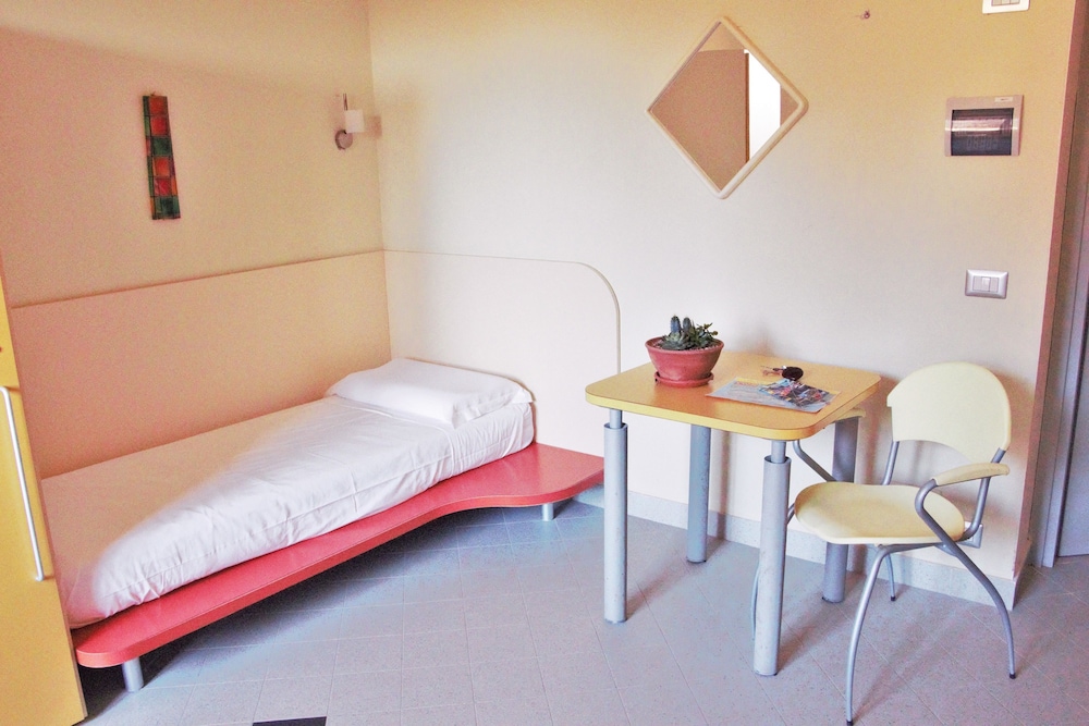 BASIC, TRIPLE, 3 BEDS, SHARED BATHROOM