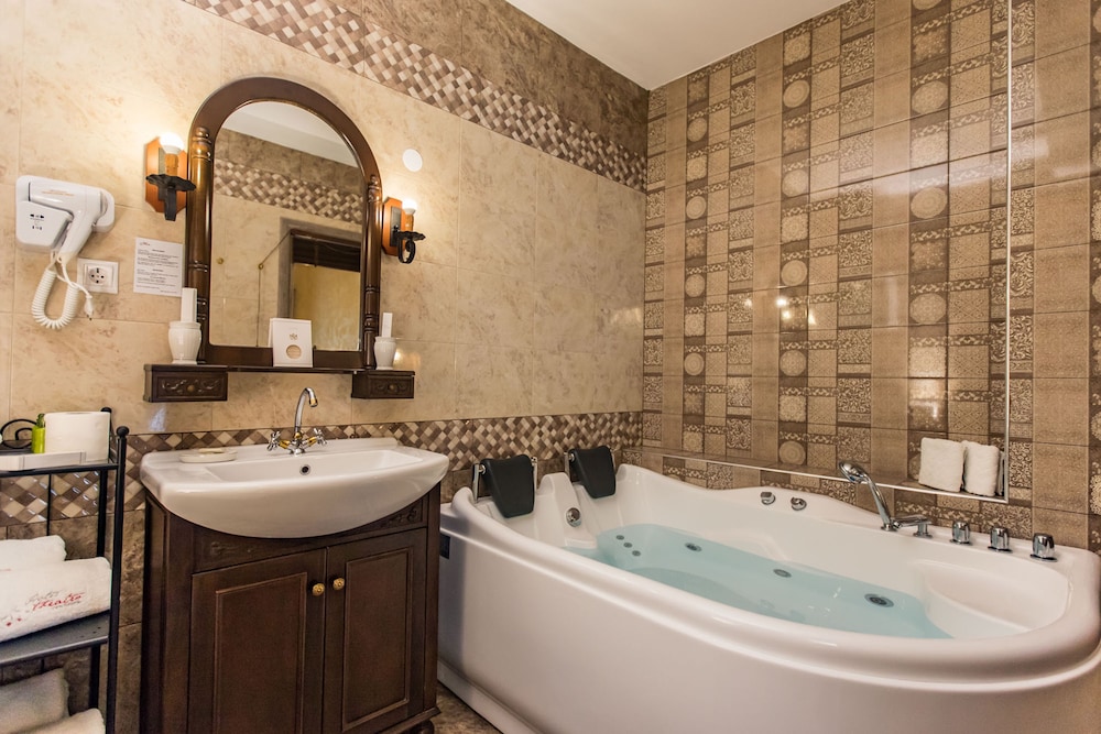 Theatro Hotel Odysseon 36/60