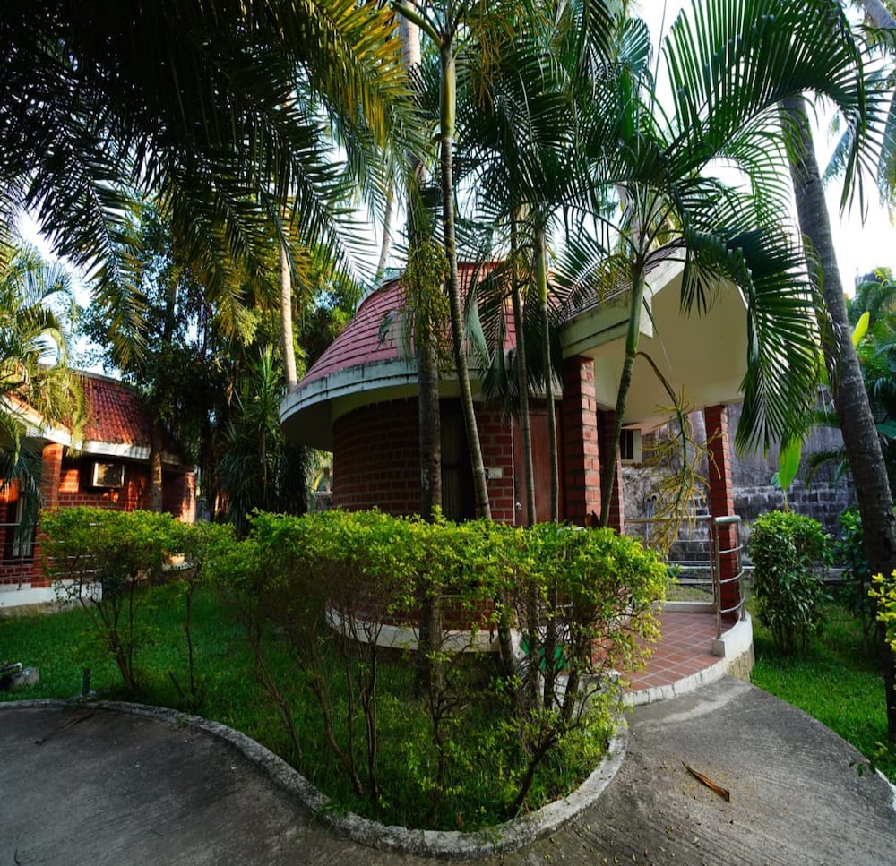 GREEN COCONUT RESORT 58/62