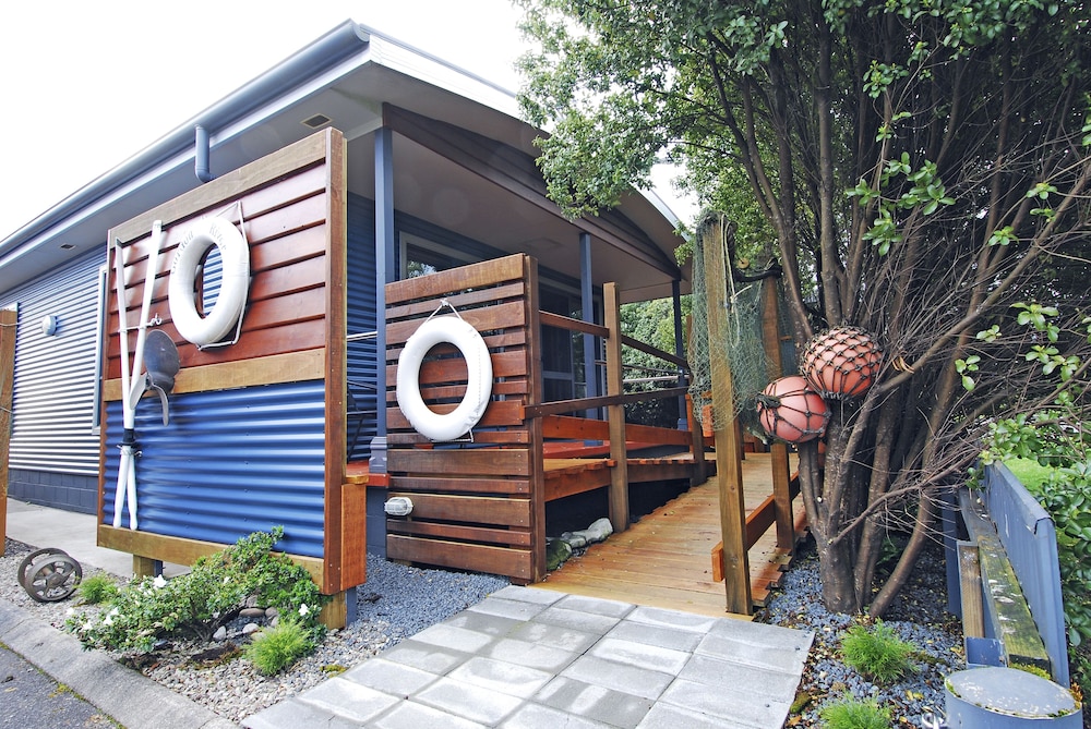 Strahan Bungalows 3/44