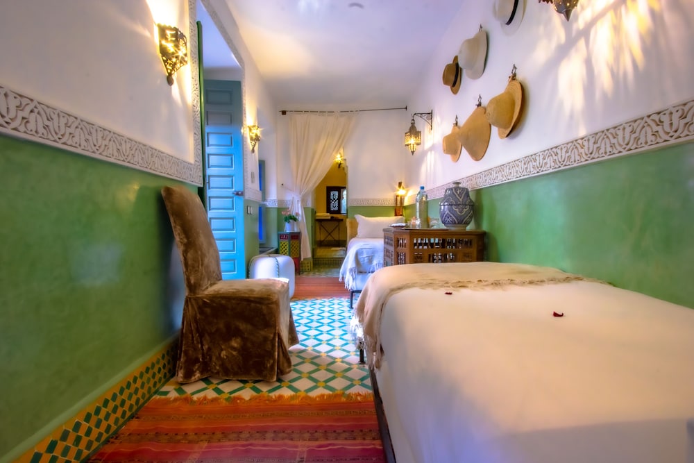 Riad Kaiss By Anika 28/70