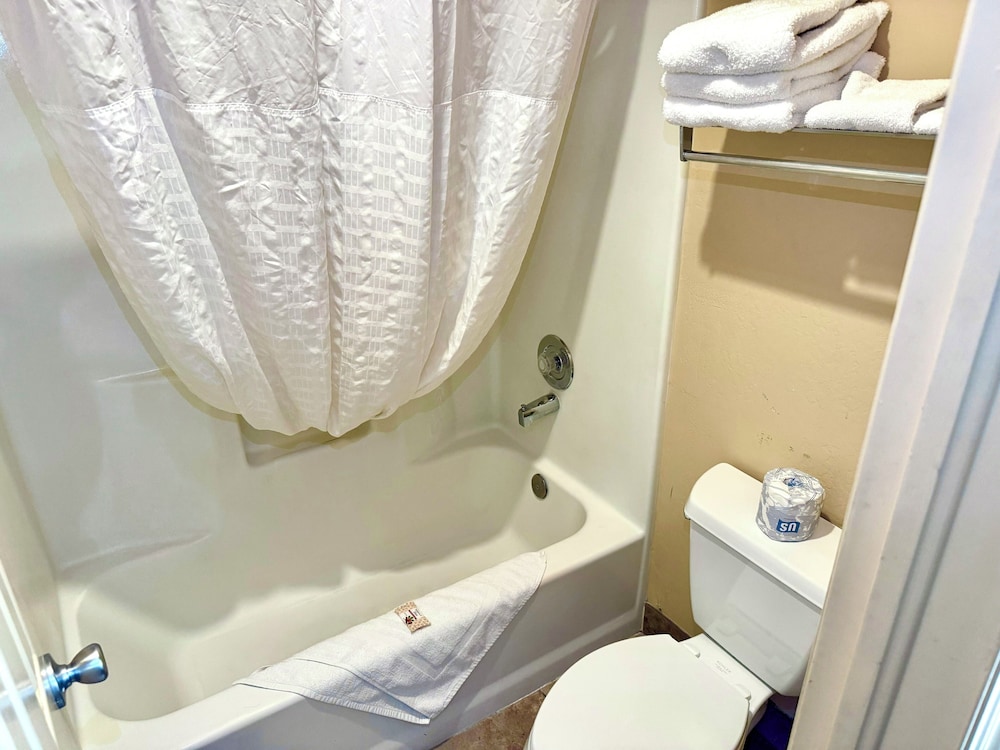 جناح بسرير كينج، Claridge Inn 3/4