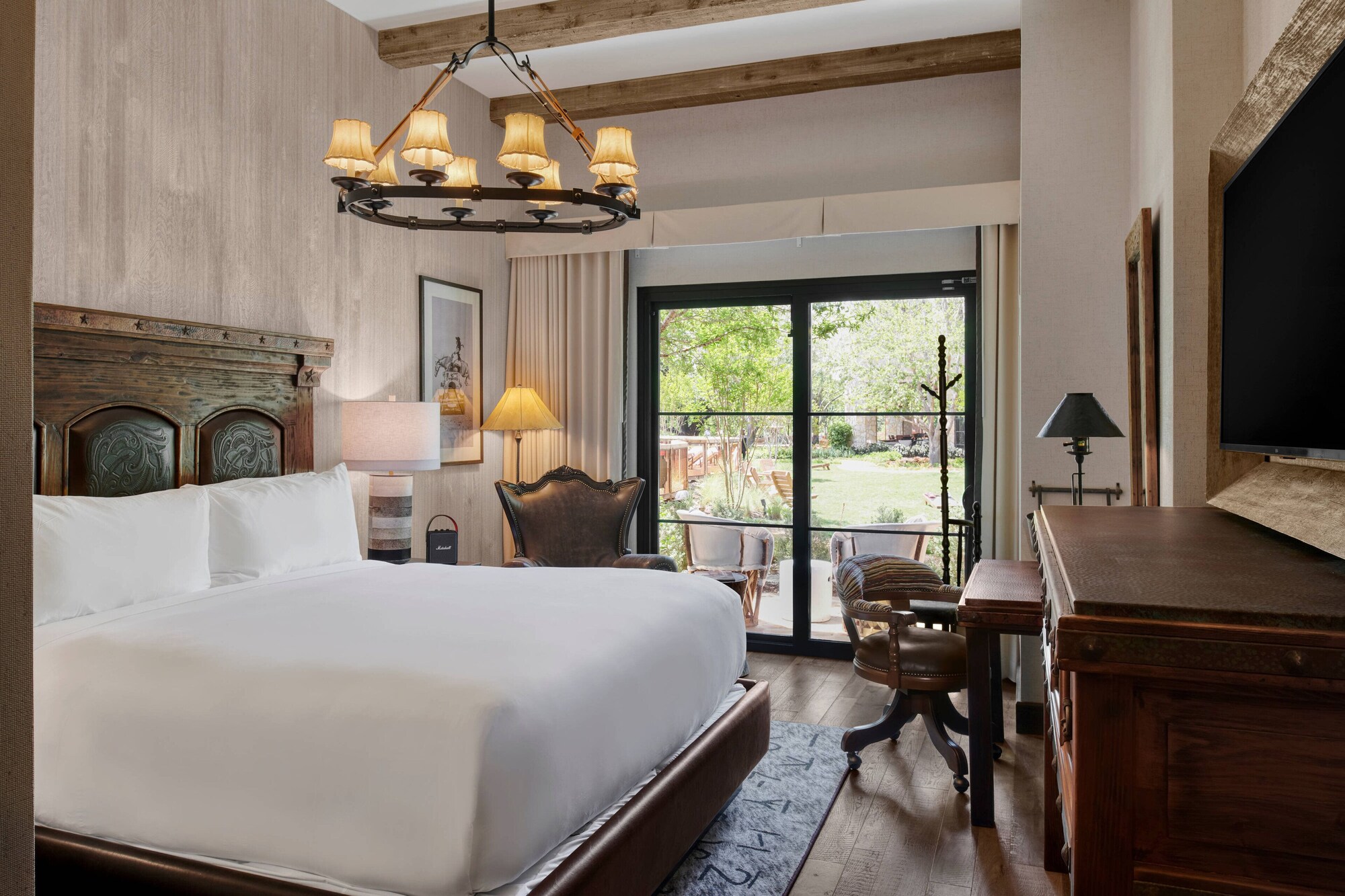 DELUXE, KING BED, ACCESSIBLE
