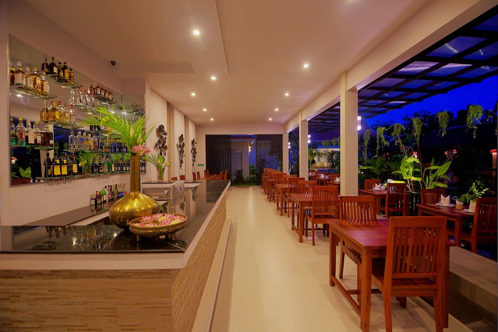 New Riverside Hotel 83/100