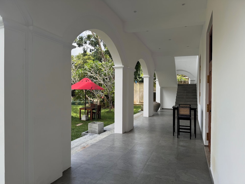 Villa White Queen 5/50