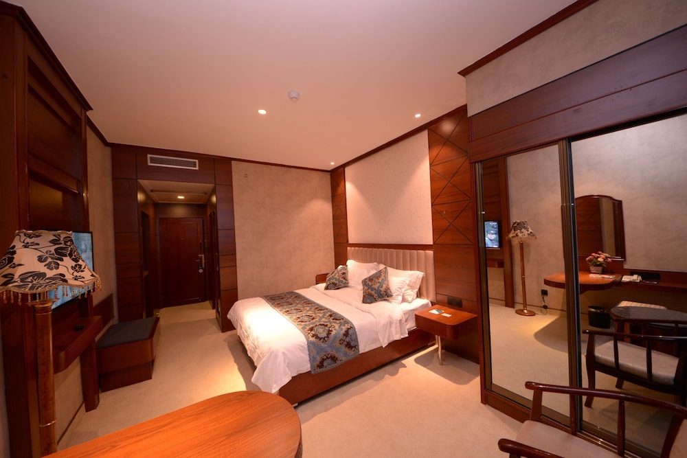 DELUXE, DOUBLE BED