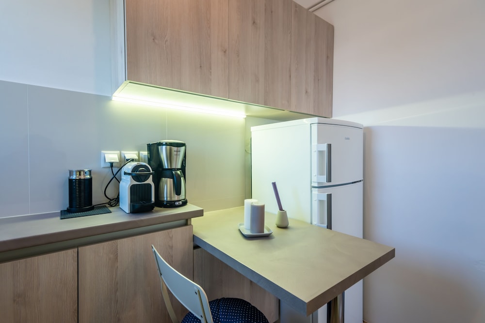 White Rock Milos Suites 43/55