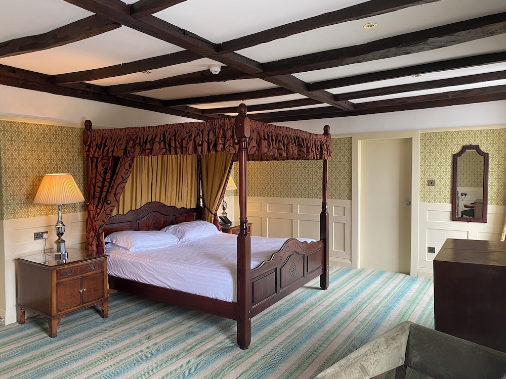 Four Poster, King Bed