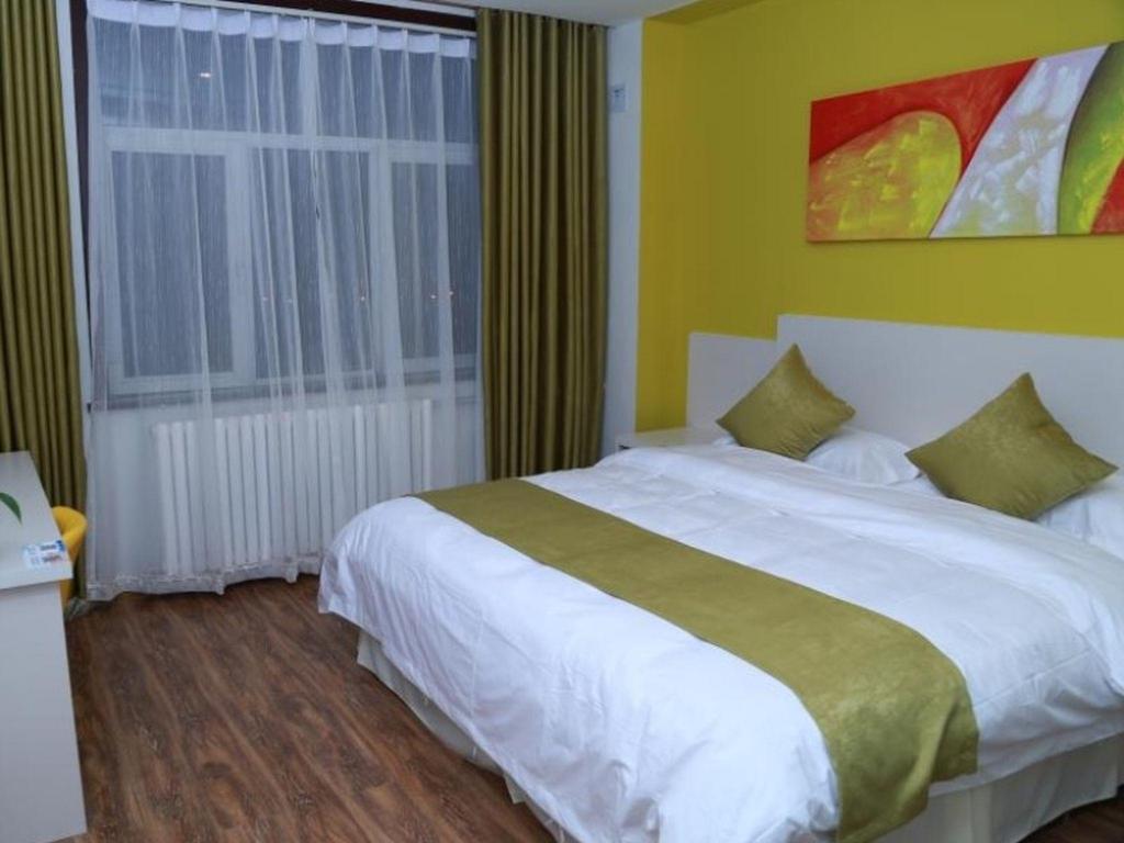 Shell Chengde Longhua County Xingzhou Road Hotel 11/27
