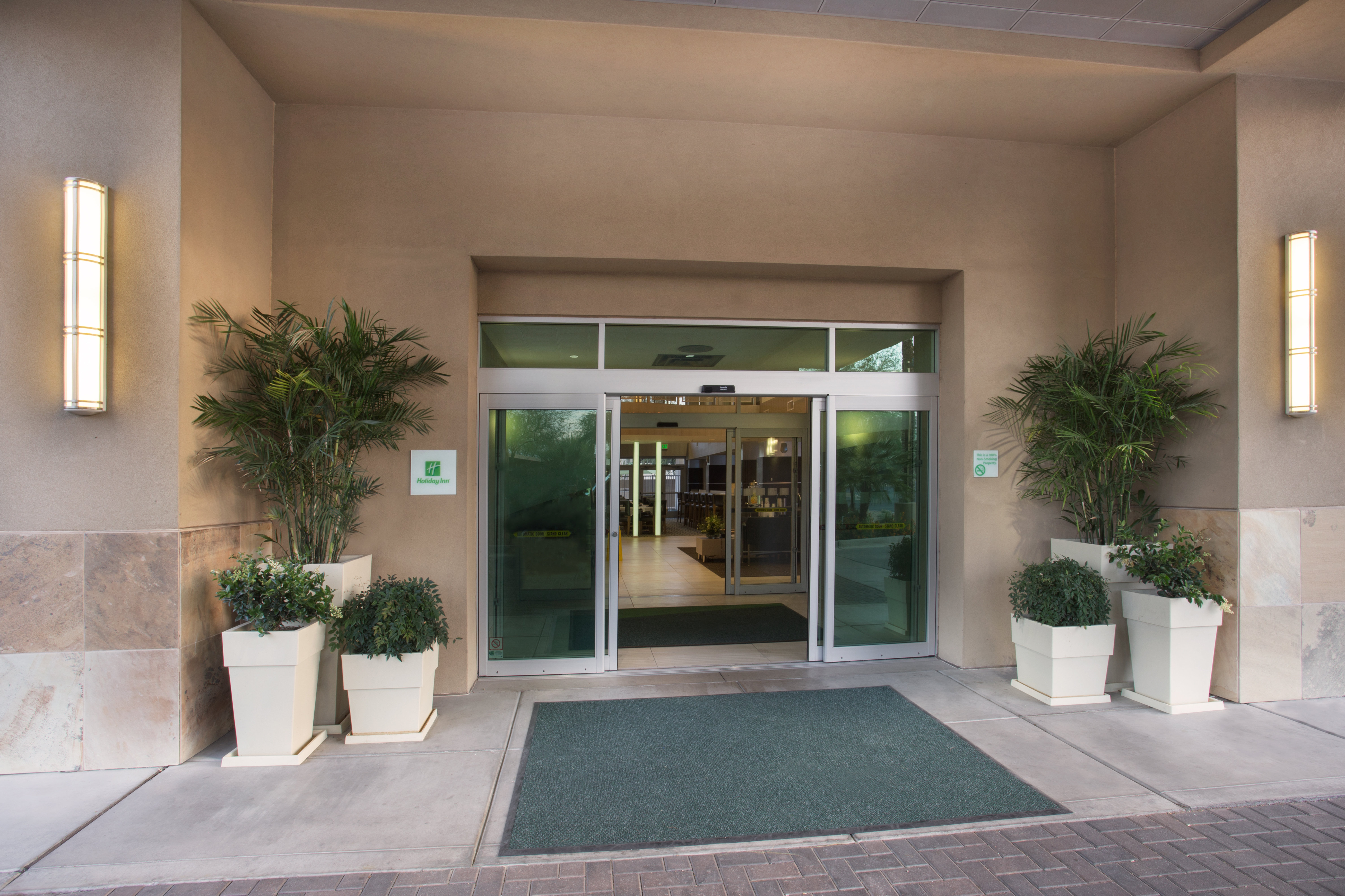 Holiday Inn And Suites Scottsdale North Airpark Ex Wingate By Wyndham Scottsdale 2/50