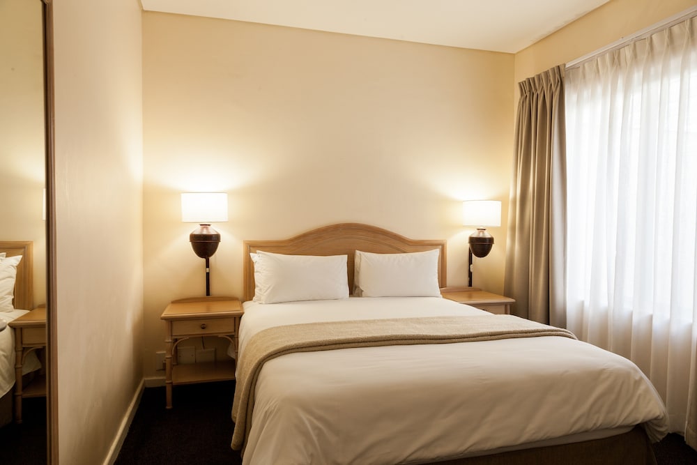 Dolphin Beach Hotel 25/76
