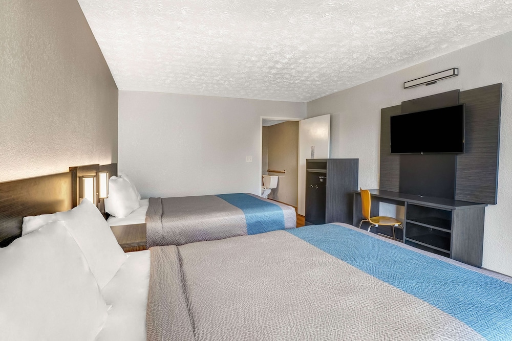 Motel6 Lexington, KY - East I-75 27/42