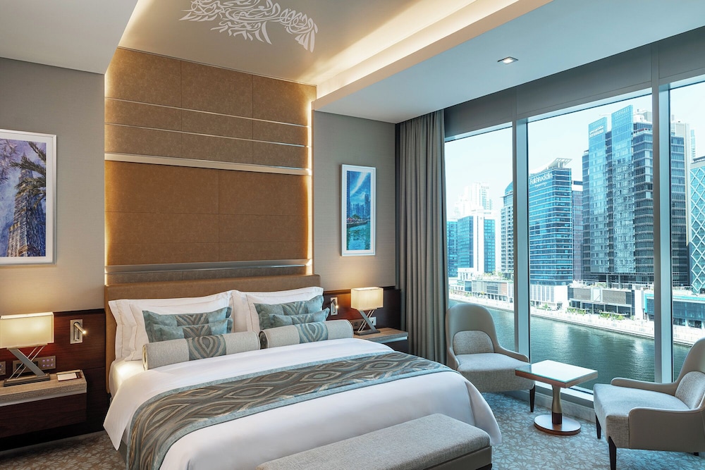 Junior Suite, King Bed, Bay View, Smoking