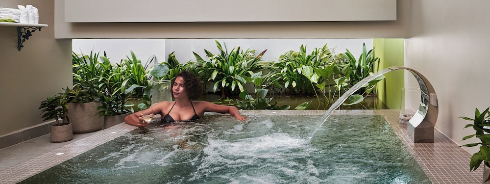 Plantation Urban Resort And Spa 36/70