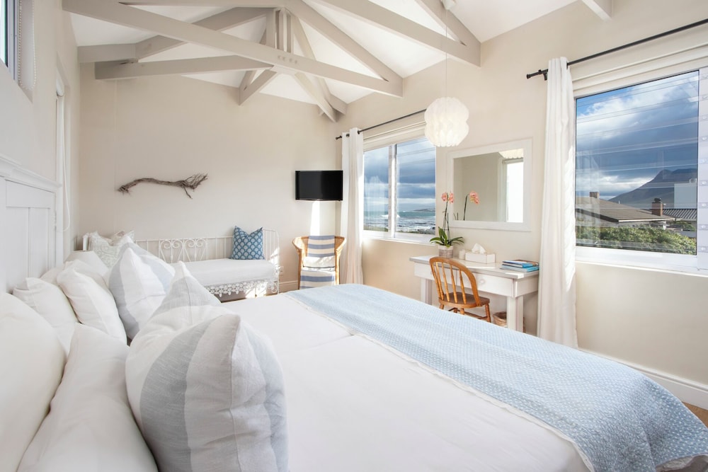 138 Marine Beachfront Guesthouse 4/50