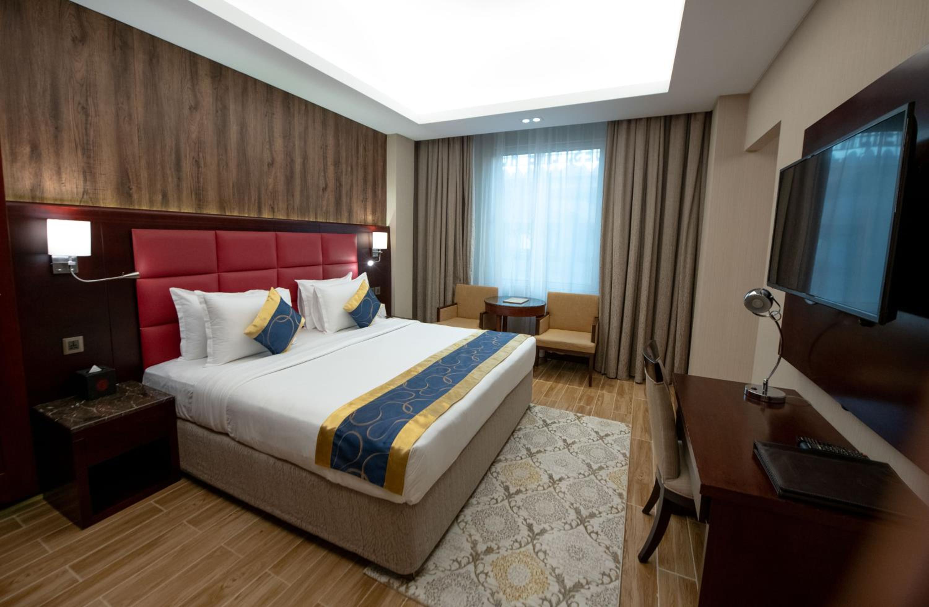 EXECUTIVE SUITE.