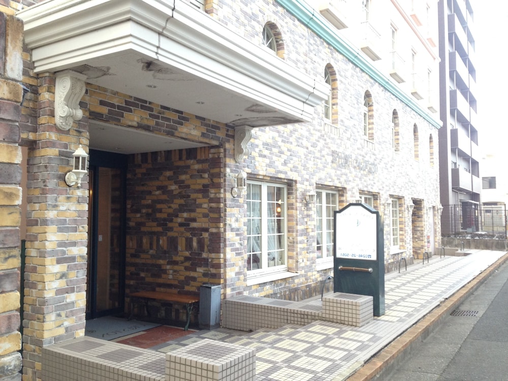Creston Hotel 3/37