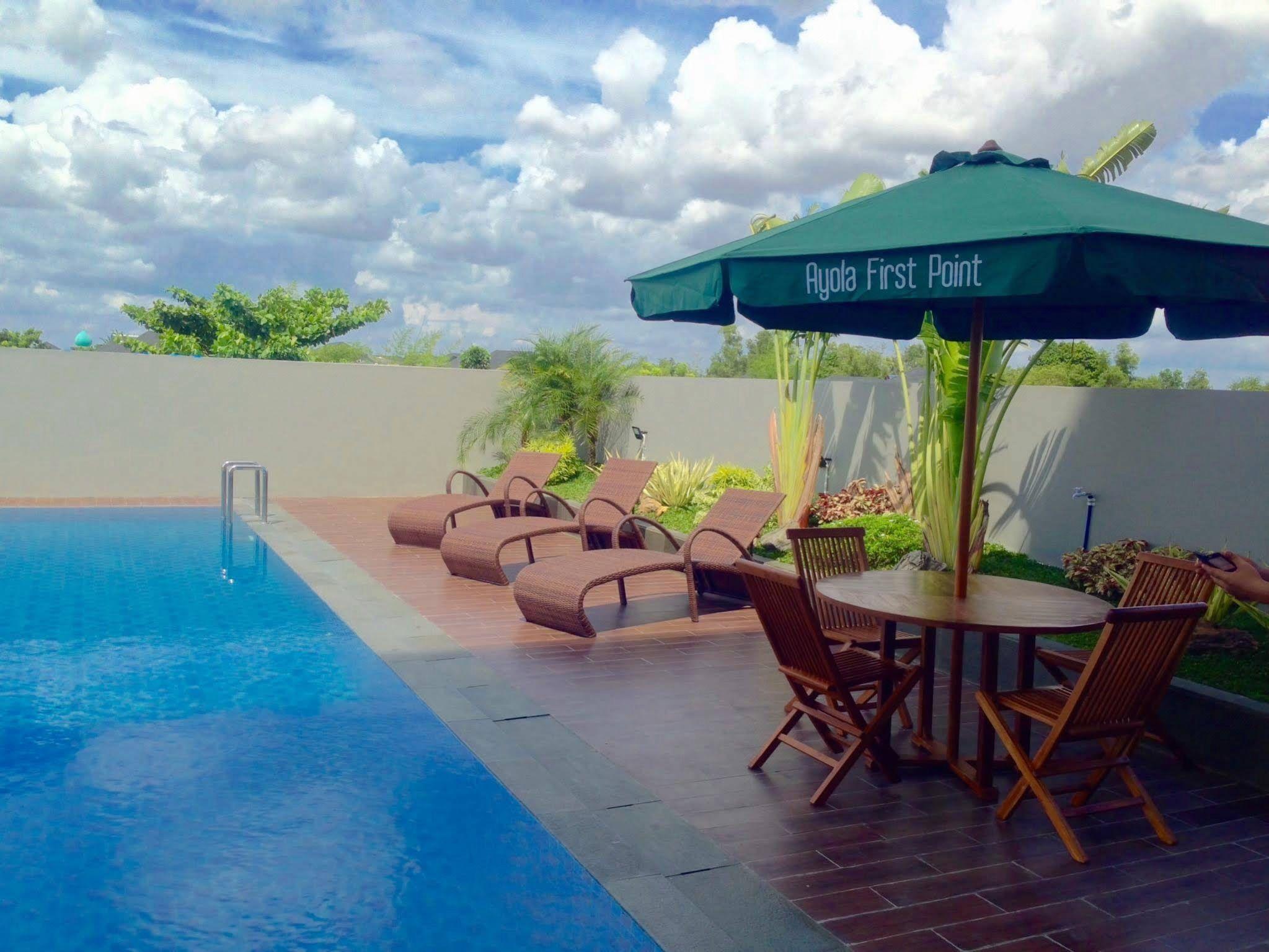 Ayola First Point Hotel Pekanbaru 45/48