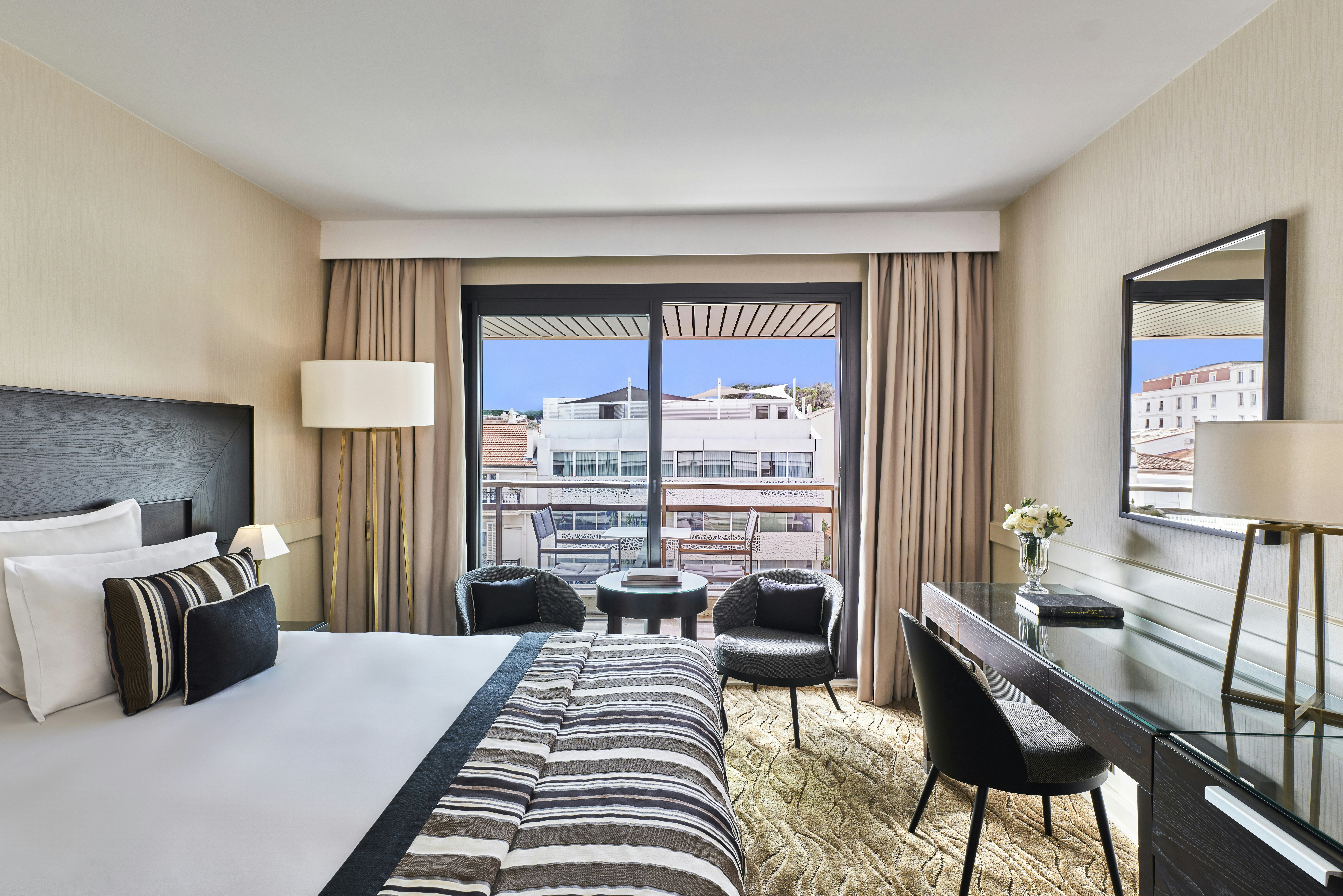 DELUXE, CITY VIEW, TERRACE