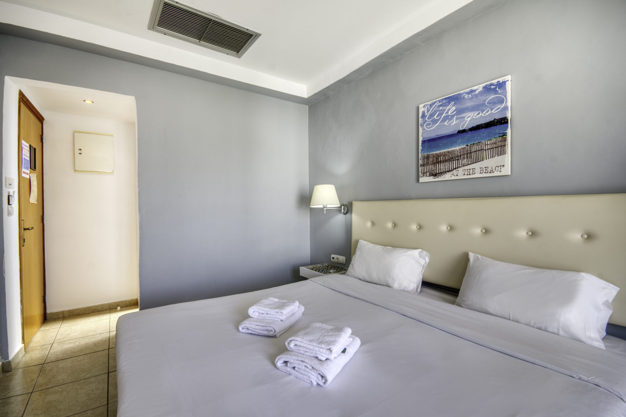 ROOM, DOUBLE BED
