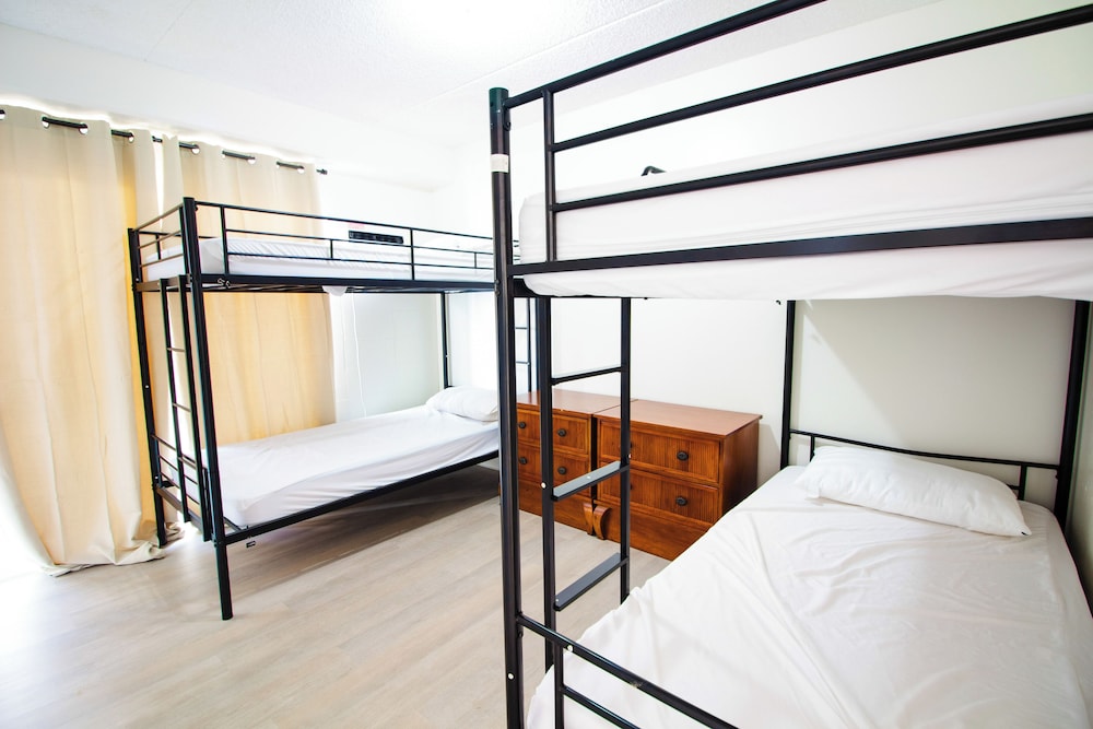 FEMALE ONLY, MIXED DORM, 4 BEDS, KITCHEN
