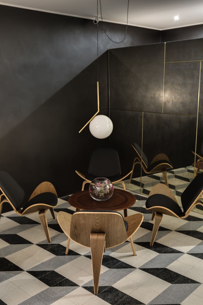 Navona Theatre Hotel 43/54