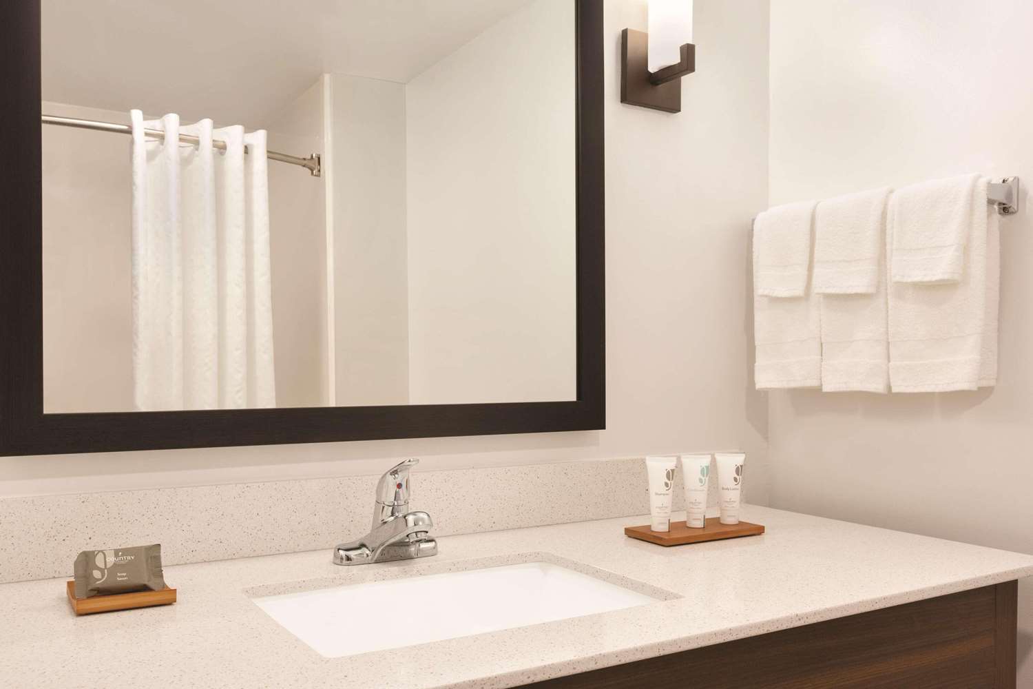 Country Inn & Suites by Radisson, Greensboro, NC 24/26