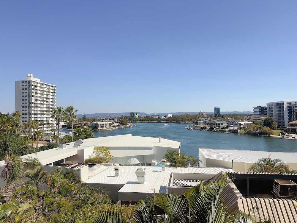 Tiki Hotel Apartments Surfers Paradise 62/71