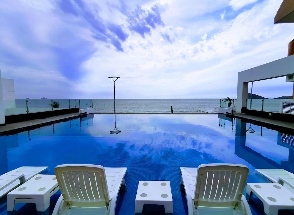Coral Island Hotel and Spa 9/70