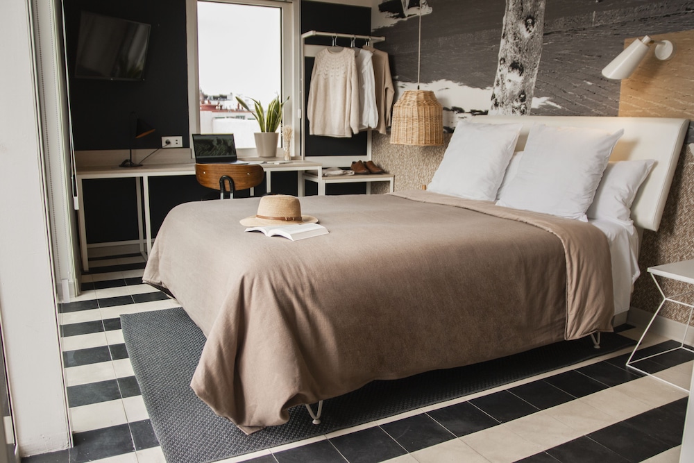 room Select Tetuan 12/50