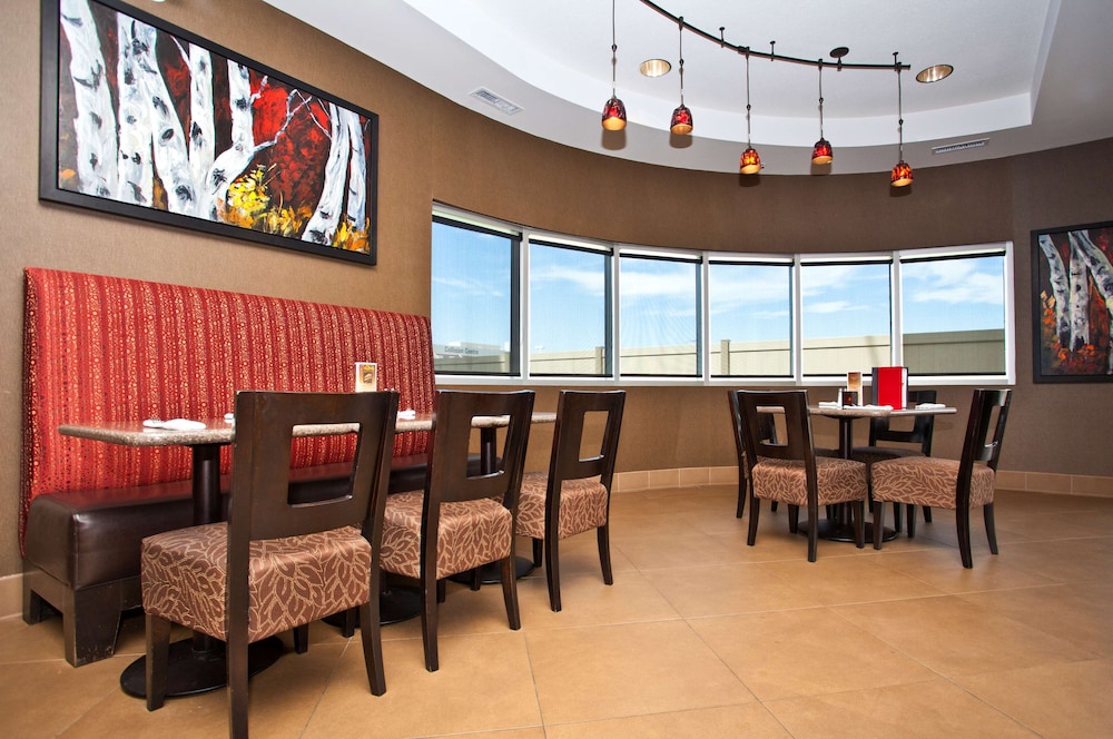 Best Western Premier Freeport Inn Calgary Airport 40/54
