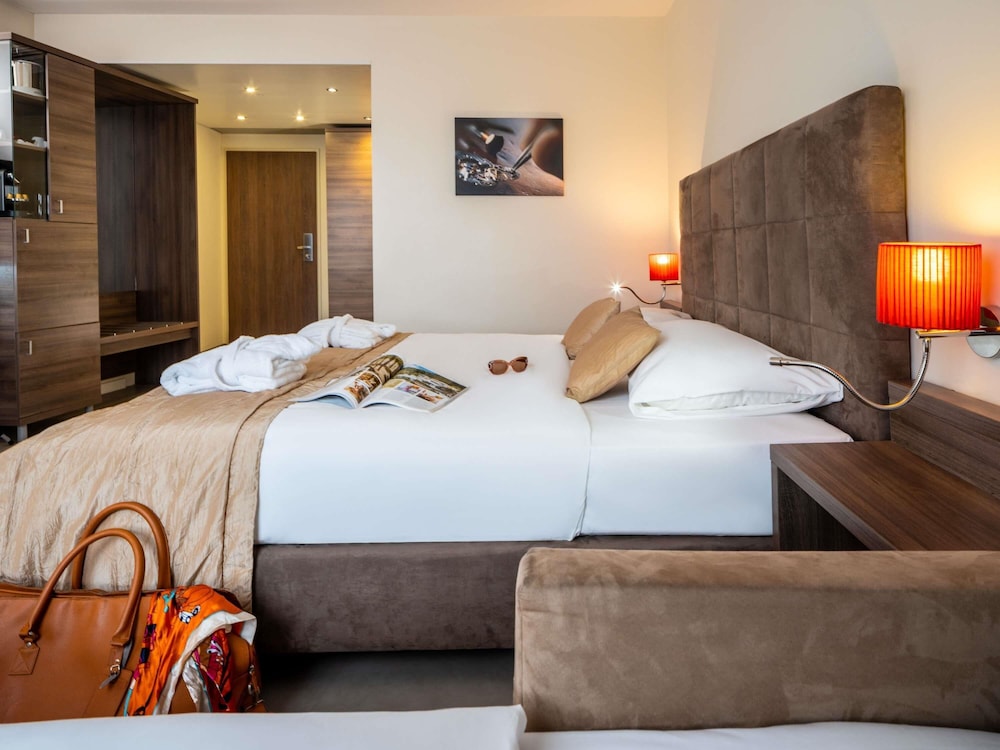 PRIVILEGE, DOUBLE BED, SOFA