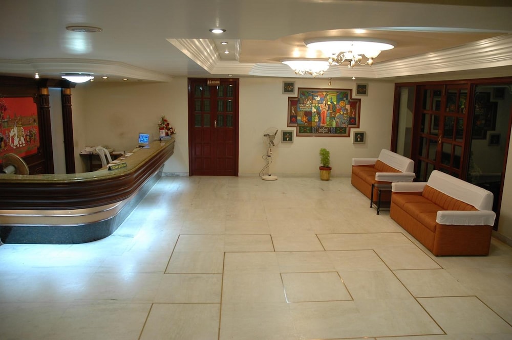 Hotel Gnanam 6/49