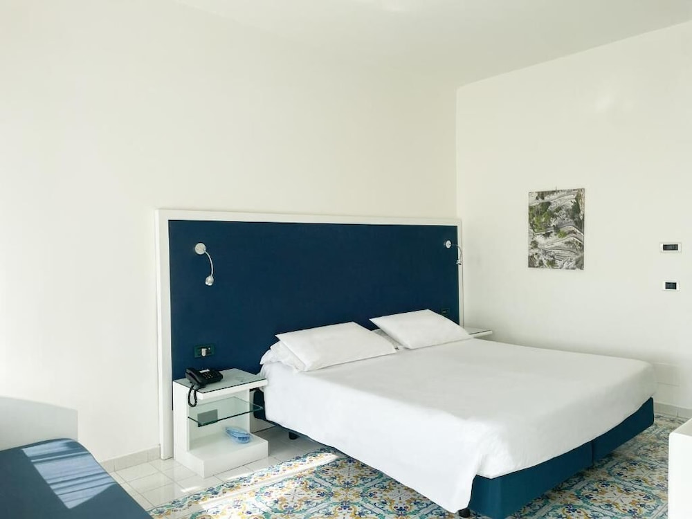 SUPERIOR, DOUBLE OR TWIN BED, SEA VIEW