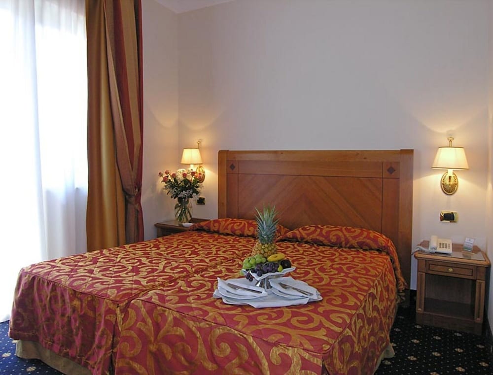Pinewood Hotel Rome 21/70