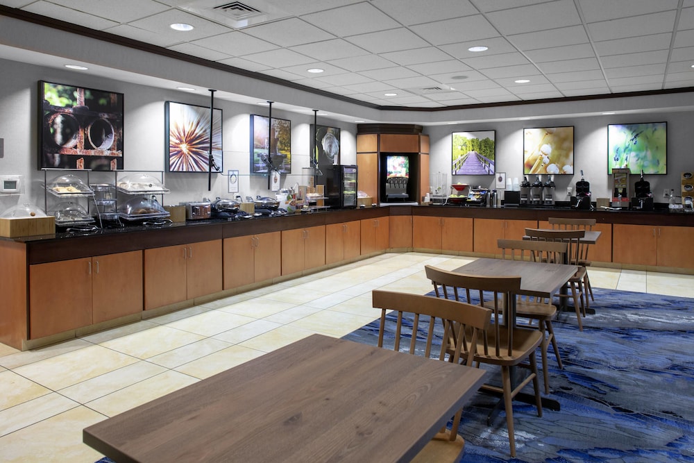 Fairfield Inn Suites By Marriott Gadsden 8/64