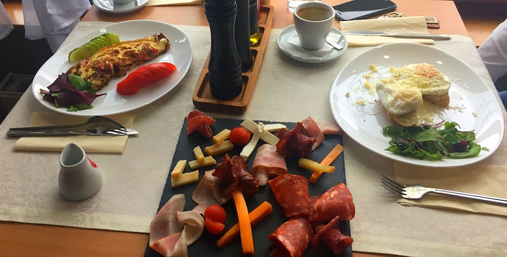 Ambra Boutique Hotel And Bistro 61/68