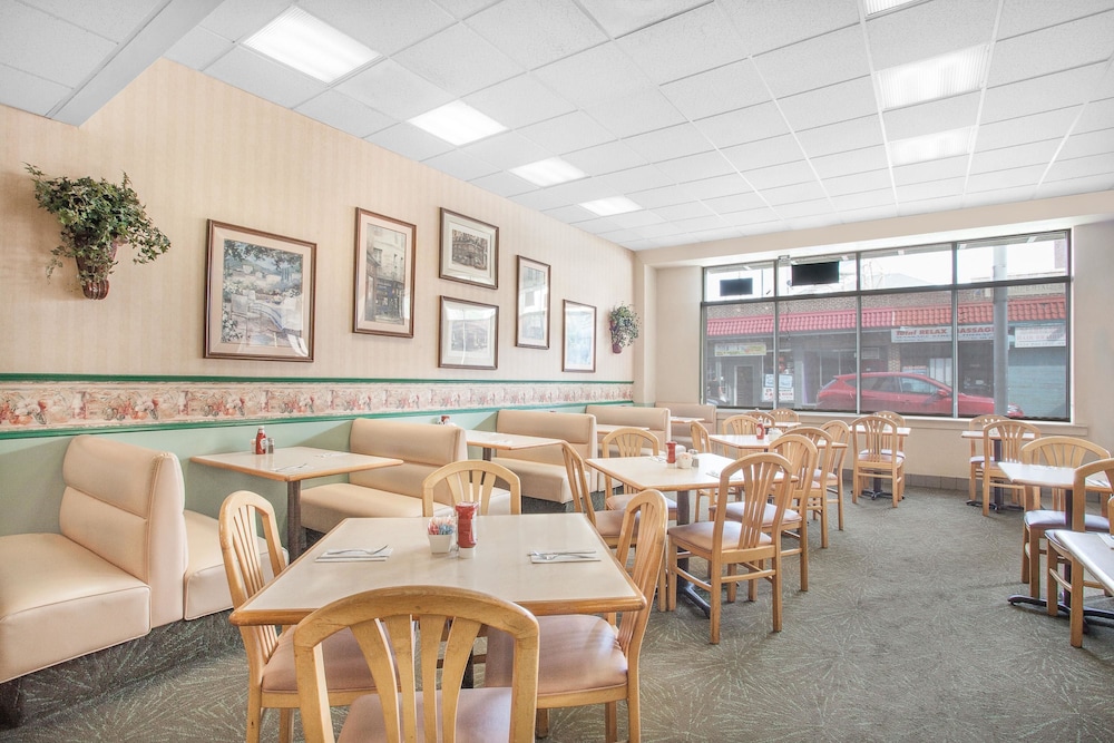 Howard Johnson by Wyndham Atlantic City 34/40