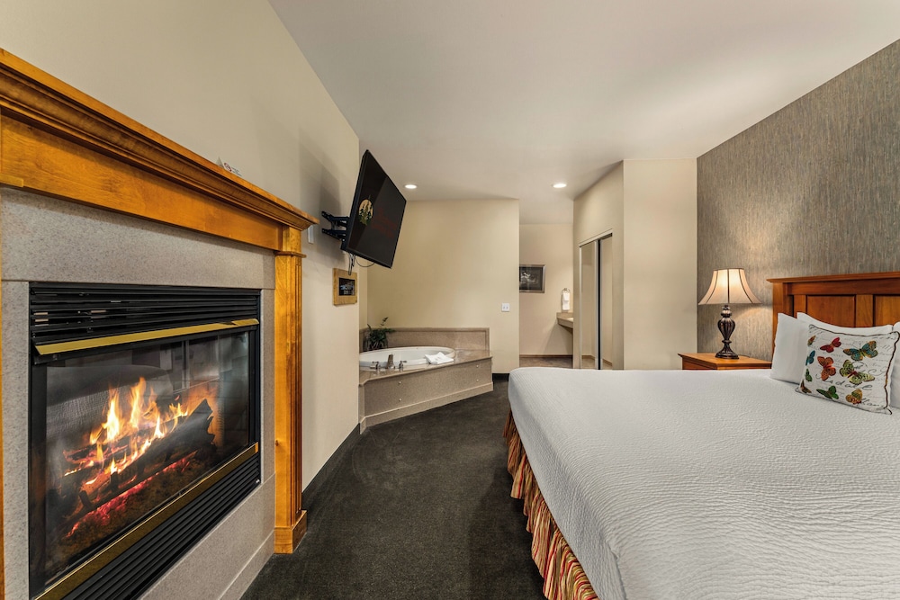 Redwood Hyperion Suites 24/65