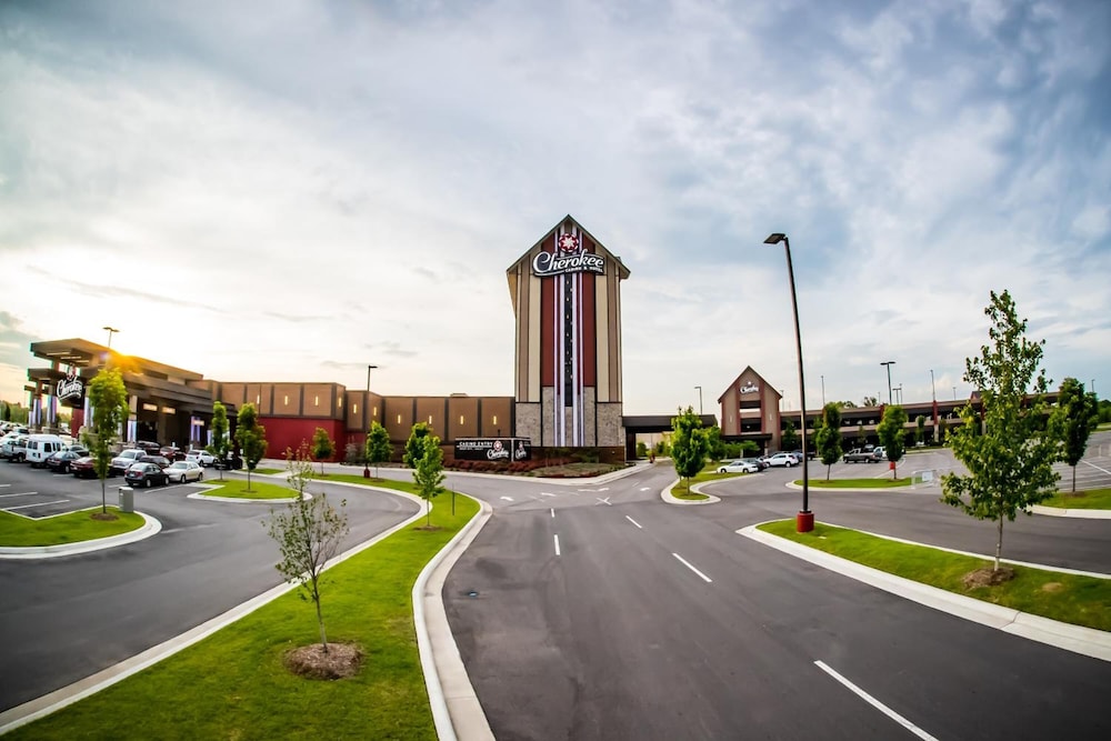 Cherokee Casino & Hotel Roland 63/71