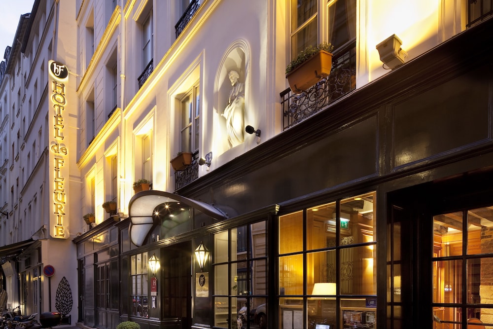 Hotel De Fleurie 3/50