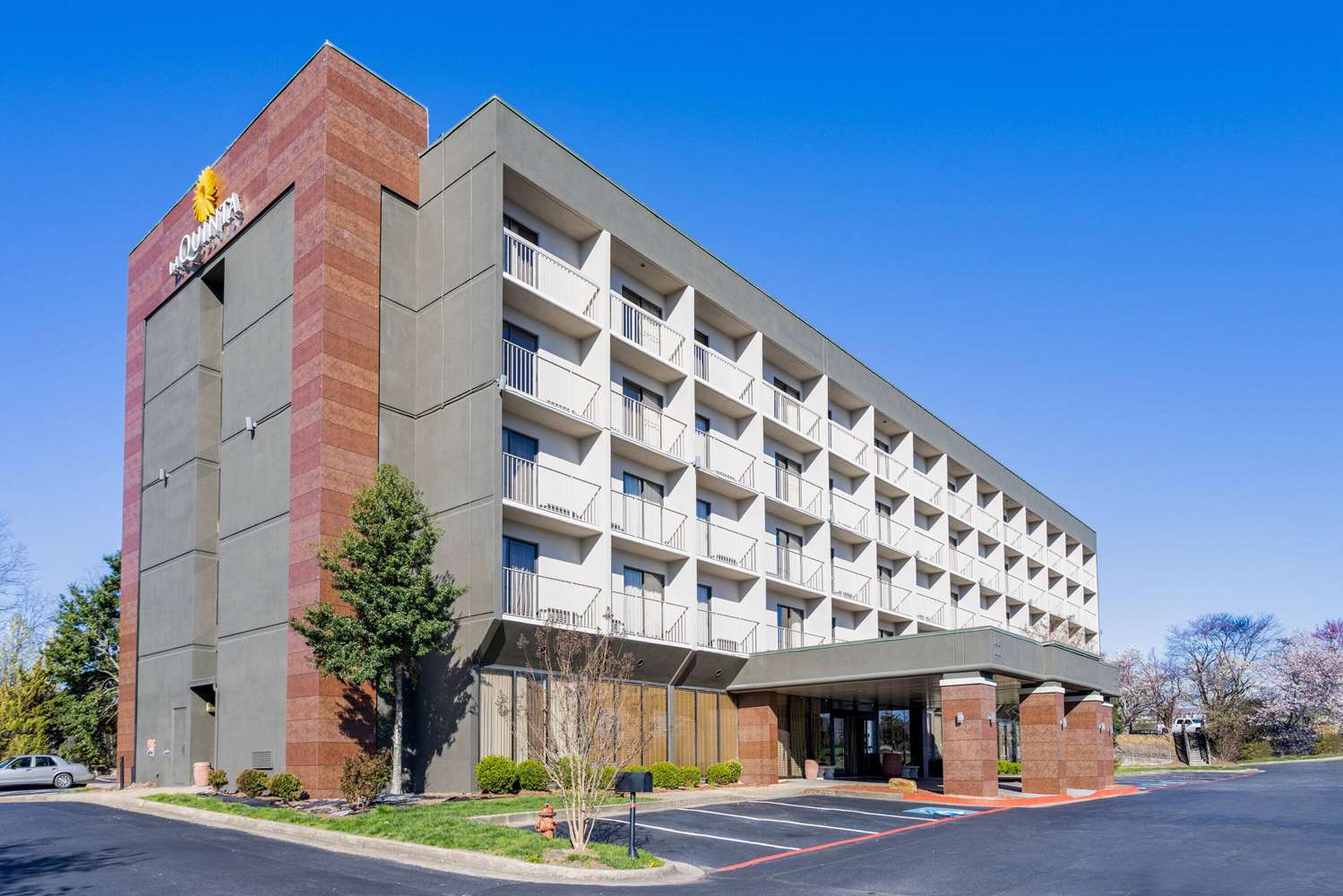 La Quinta Inn & Suites by Wyndham Kingsport Tri-Cities 5/18