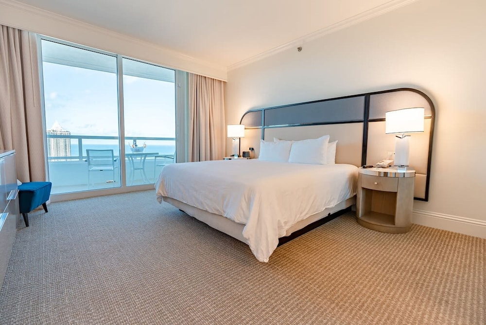 Junior Suite, King Bed, Resort View, Sofa, Balcony