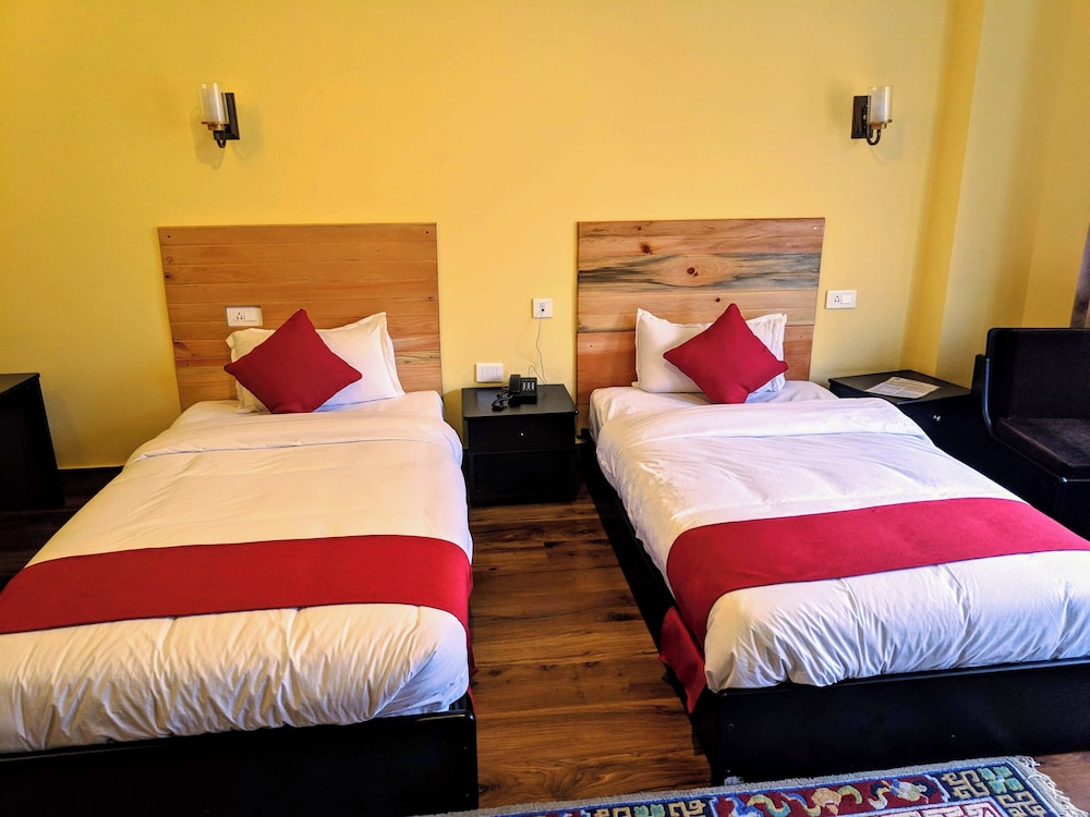 DELUXE, TWIN BEDS, BALCONY