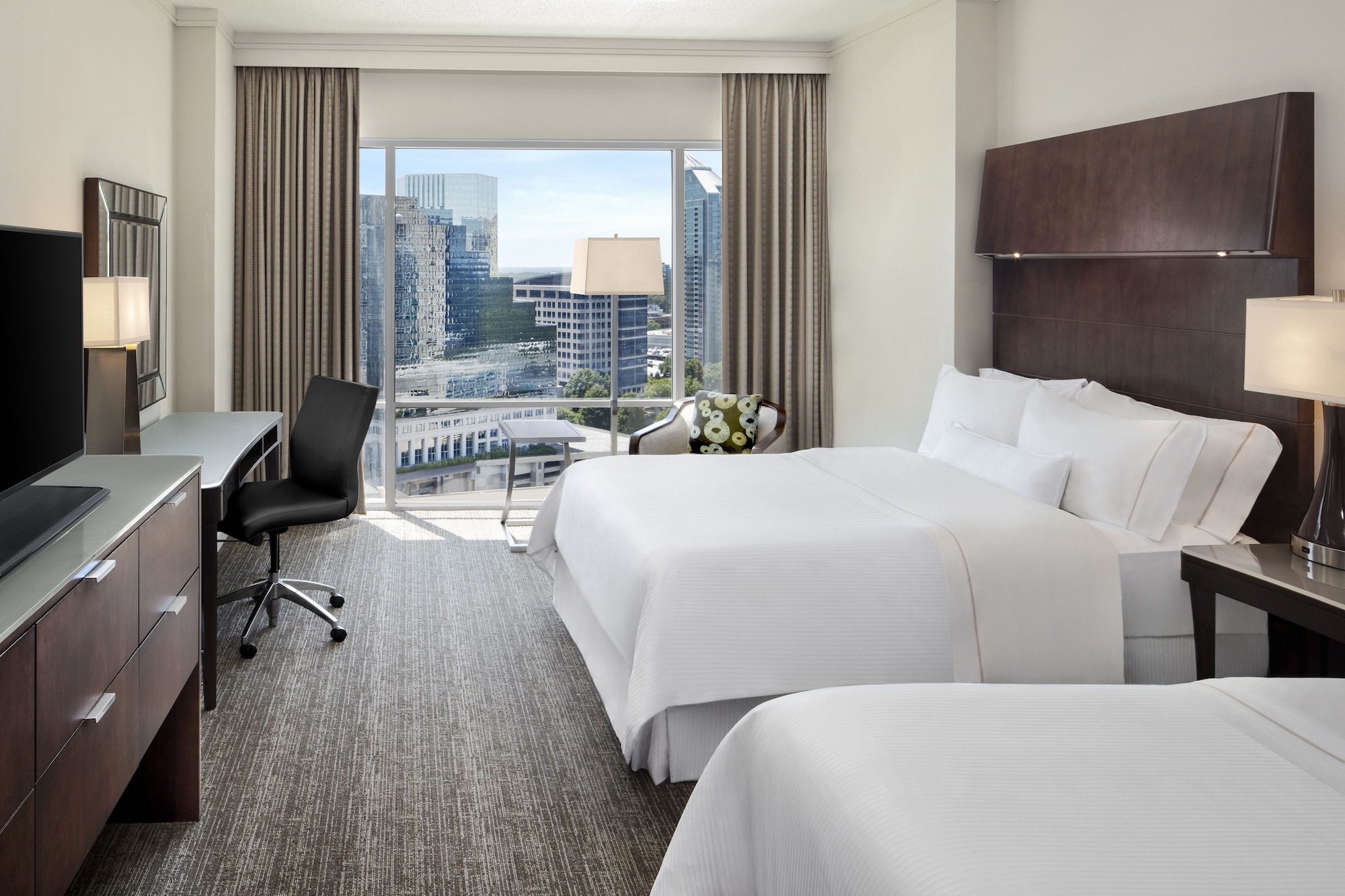 غرفة بسريرين كوين بإطلالة على المدينة، The Westin Buckhead 3/6