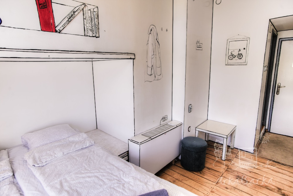 Arkabarka Floating Hostel And Apartments 11/83