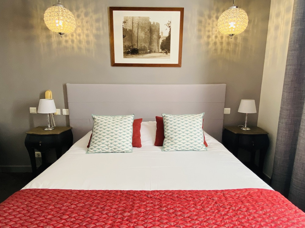Brit Hotel Acacias 25/69